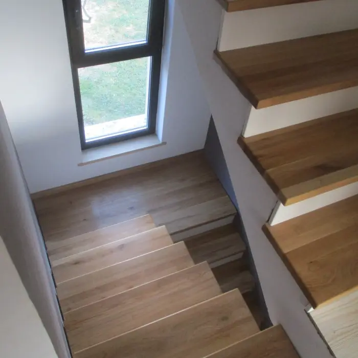 Treapta + contratreapta din lemn masiv  de stejar  MOBILFAN