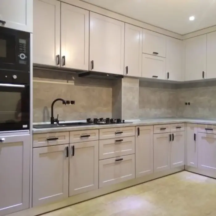 Mobila de bucatarie din lemn masiv MOBILFAN cu panou decorativ ce inlocuieste clasica faianta