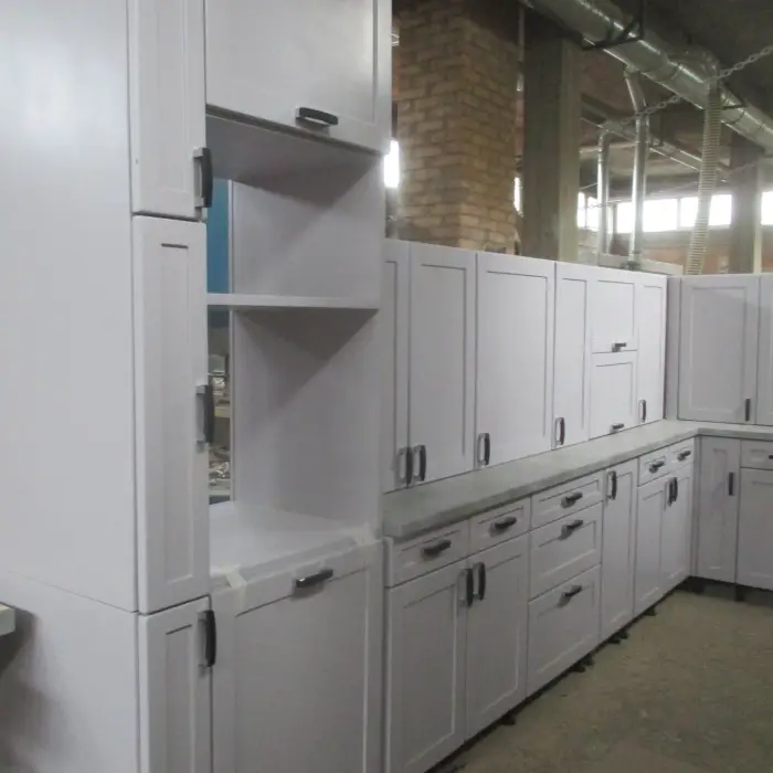 Mobila de bucatarie din lemn masiv MOBILFAN cu panou decorativ ce inlocuieste clasica faianta