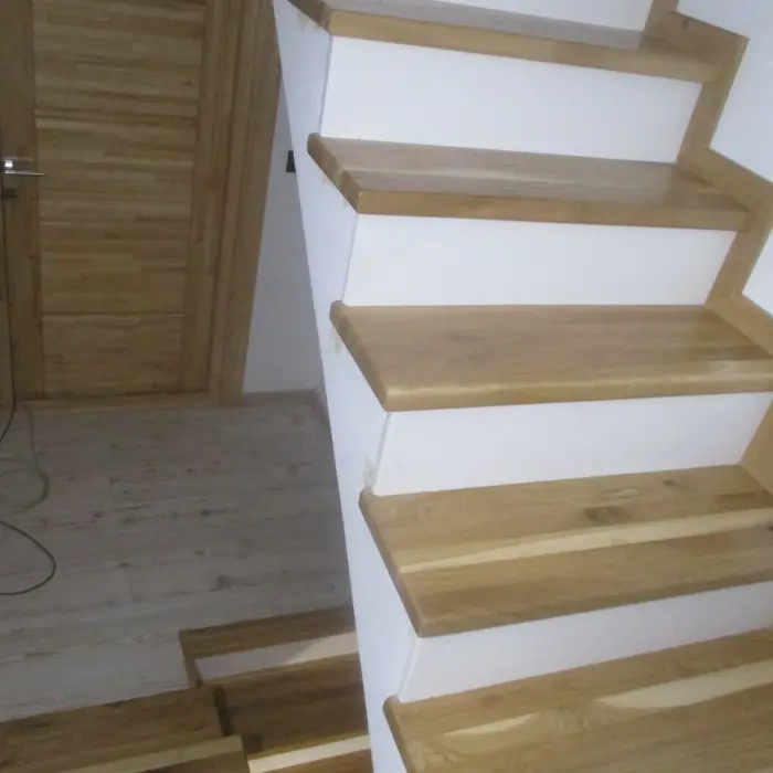 Treapta + contratreapta din lemn masiv  de stejar  MOBILFAN